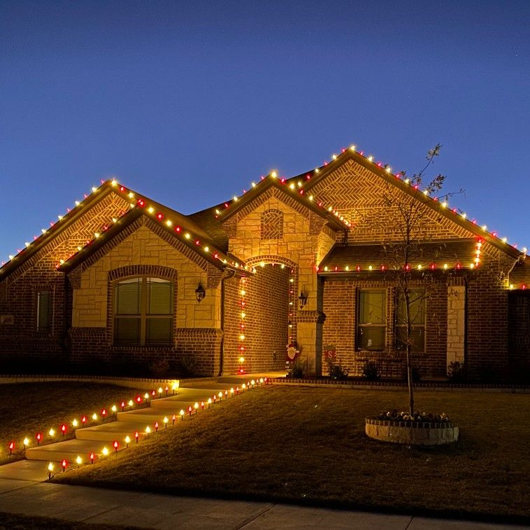 Roofline lit in alternating red and white lights